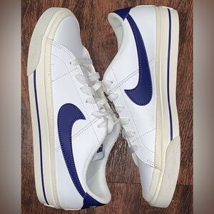 Nike size 7 men vintage shoes